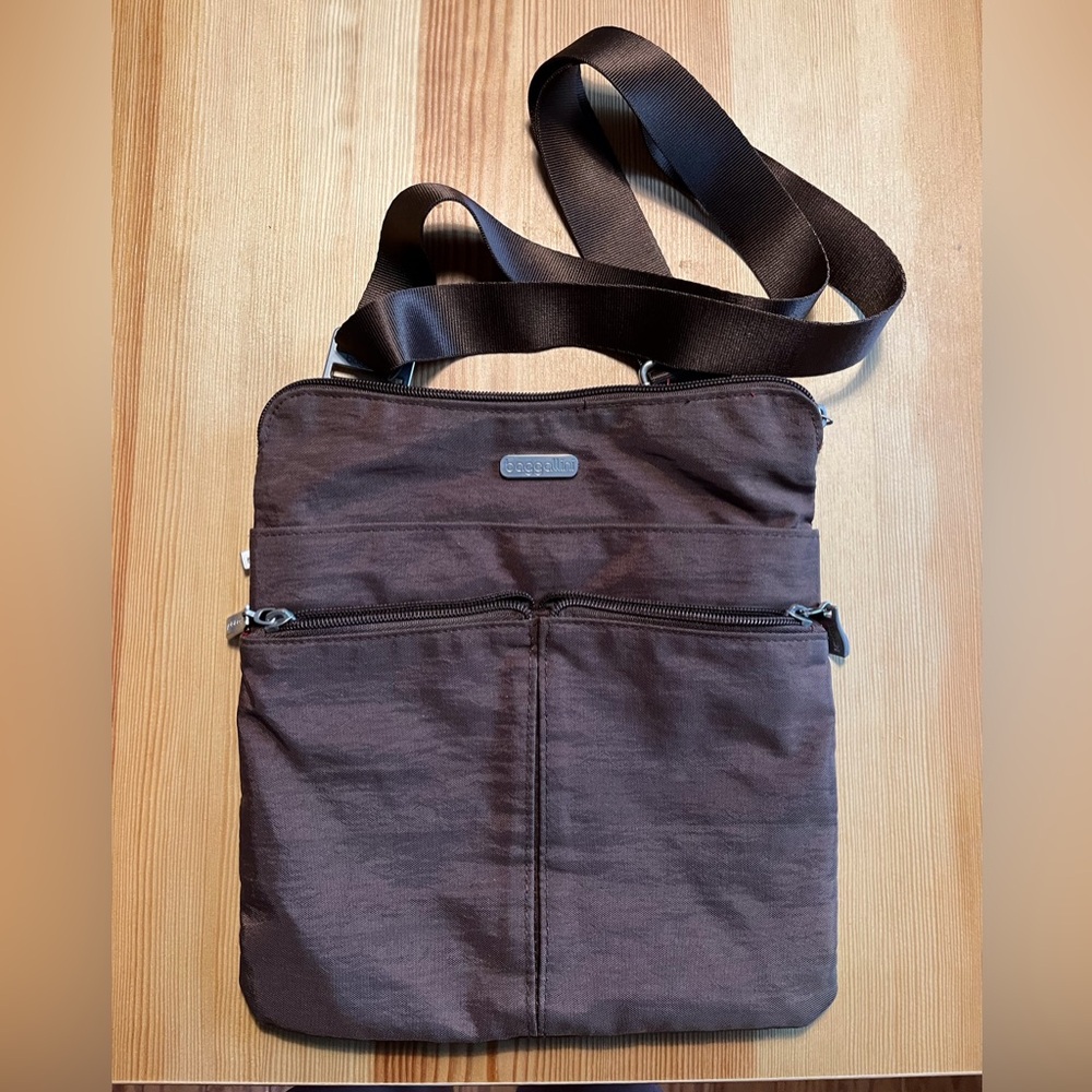 Baggallini Brown Crossbody Bag with Adjustable Strap and Travel-Friendly Design